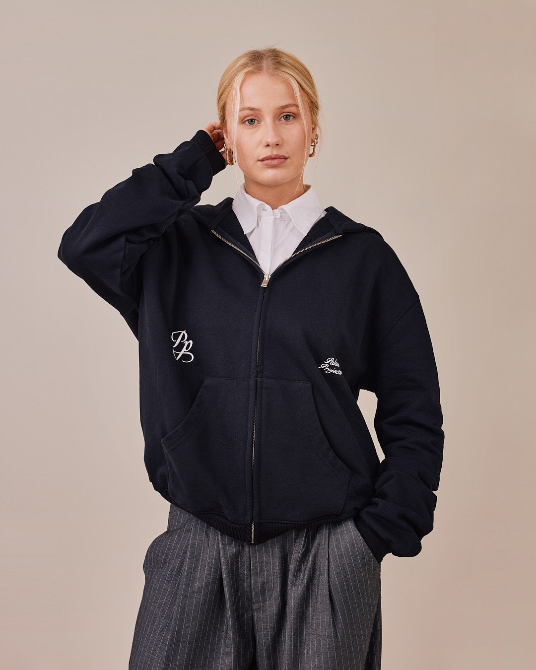 Box Fit Heavy World Tour Zip Hoodie - Black